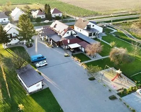 Lägenhetshotell Kukorica Csarda 2 Balatonujlak