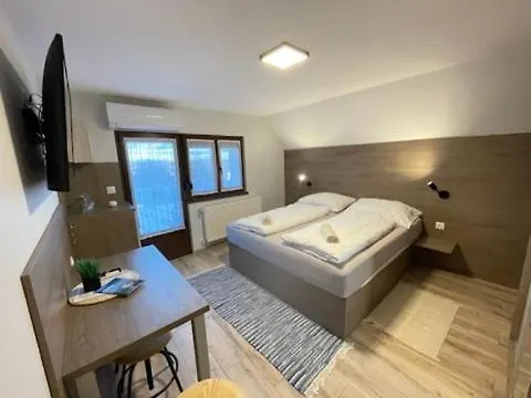 Kukorica Csarda 2 公寓式酒店 Balatonujlak